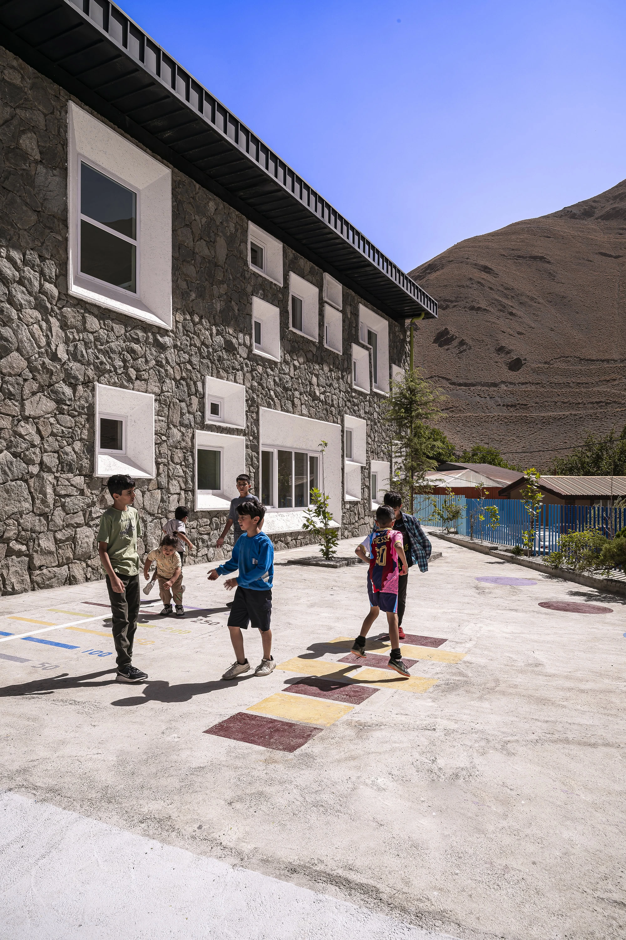 𝗗𝗶𝘇𝗶𝗻 School