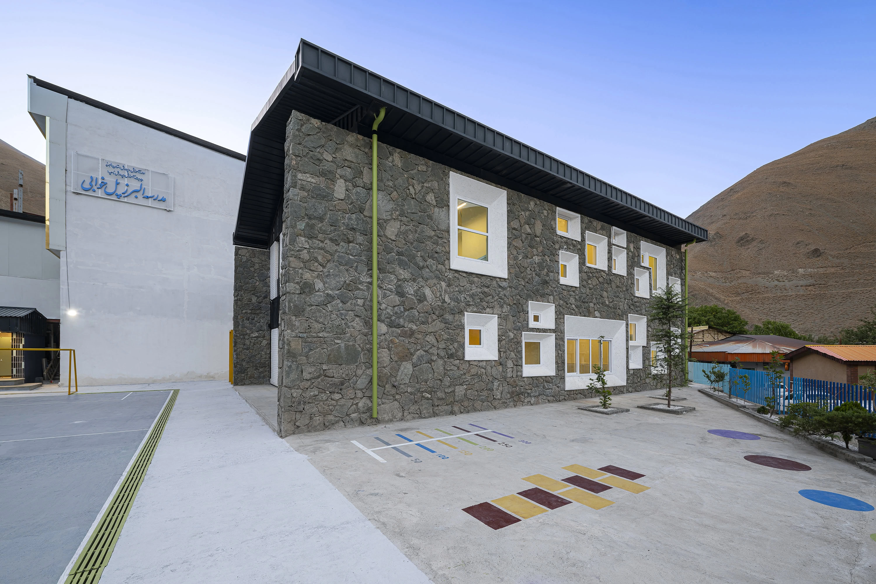 𝗗𝗶𝘇𝗶𝗻 School